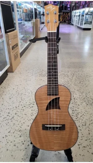 Eddy Finn Ukulele Concert Ukulele Flamed Okume High Gloss