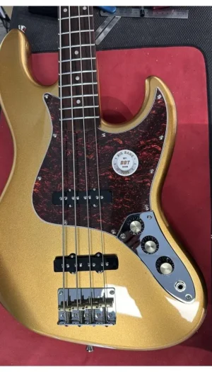 Jet Bass Guitar Goldtop - BBT upgrade Mojo Tone Pickups
