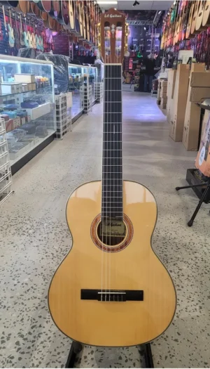 LA Guitars Classical Guitar w/truss rod- 3/4 size