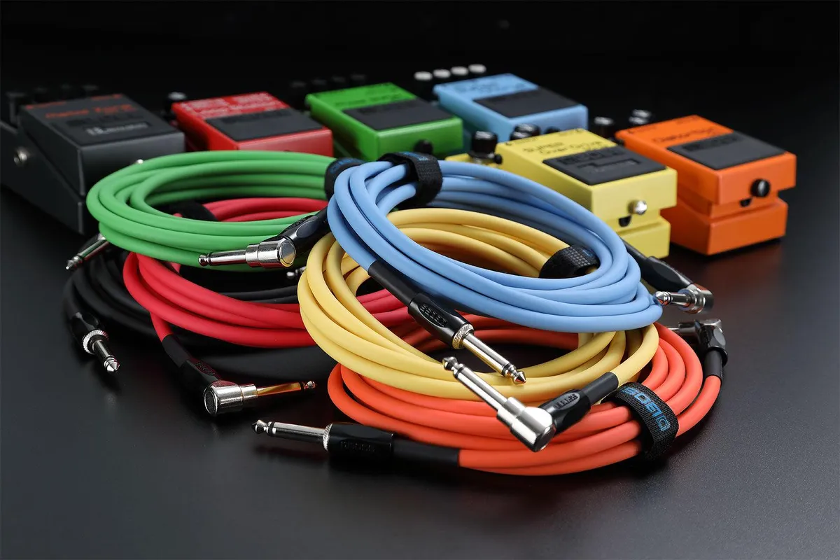 Boss BIC10A Right-Angle 1/4" to Straight 1/4" Instrument Cable - 10ft - Blue - Image 2