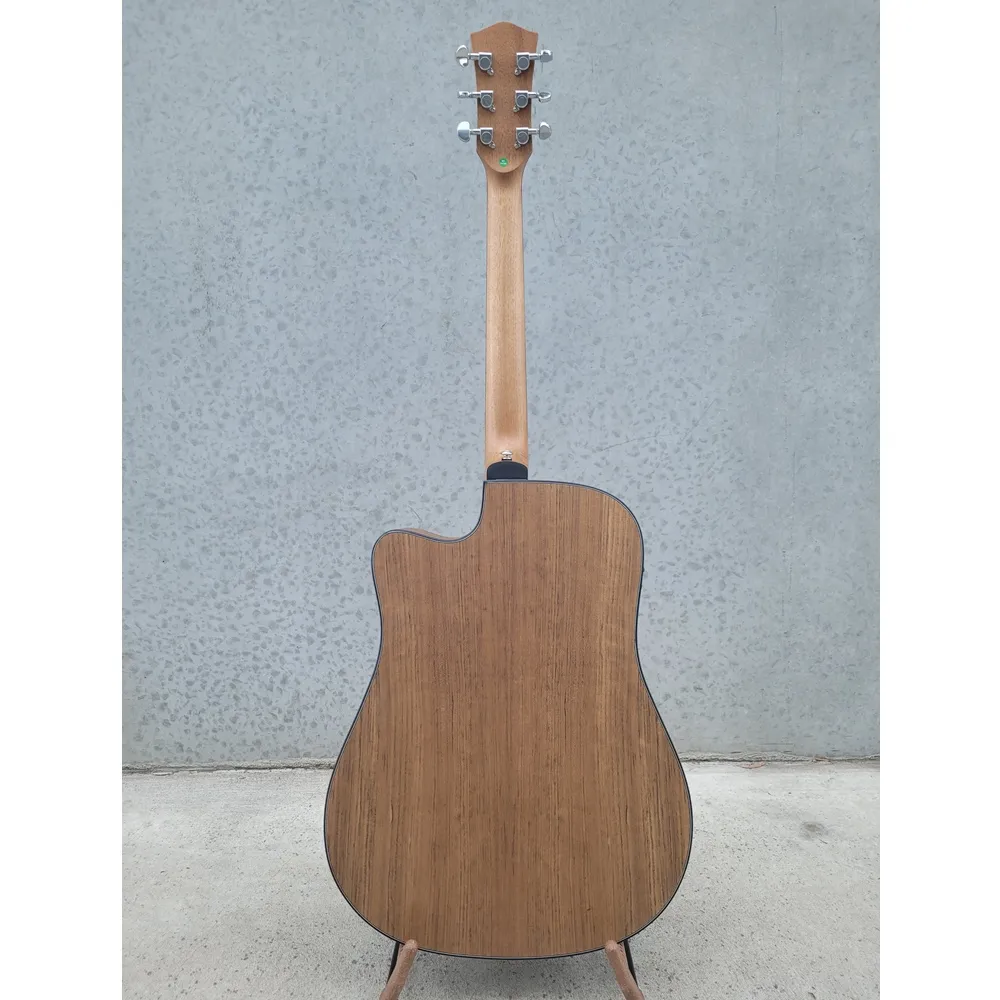 LA Guitars Spruce/ Walnut Dreadnought Acoustic Guitar C/w with EQ - Image 2