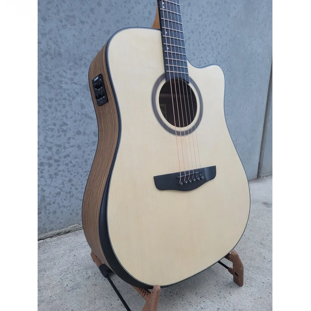 LA Guitars Spruce/ Walnut Dreadnought Acoustic Guitar C/w with EQ - Image 3
